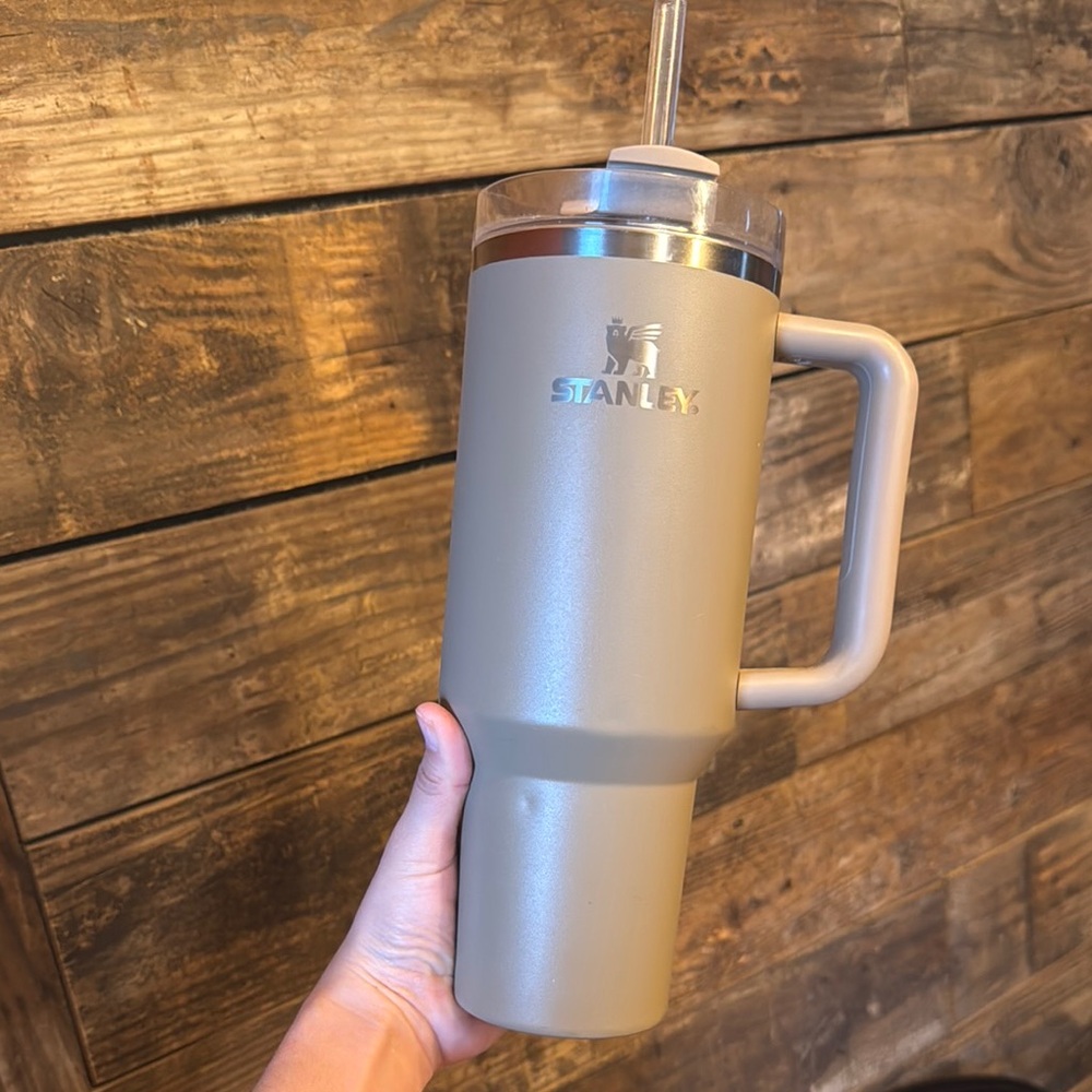 Stanley Tan Water Bottle with Insulated Design and Convenient Handle